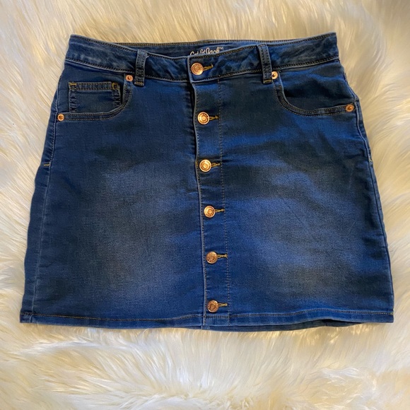 CAT & JACK DENIM SKIRT SIZE XL (14-16) ULTIMATE STRETCH IN GREAT CONDITION. - Picture 2 of 11